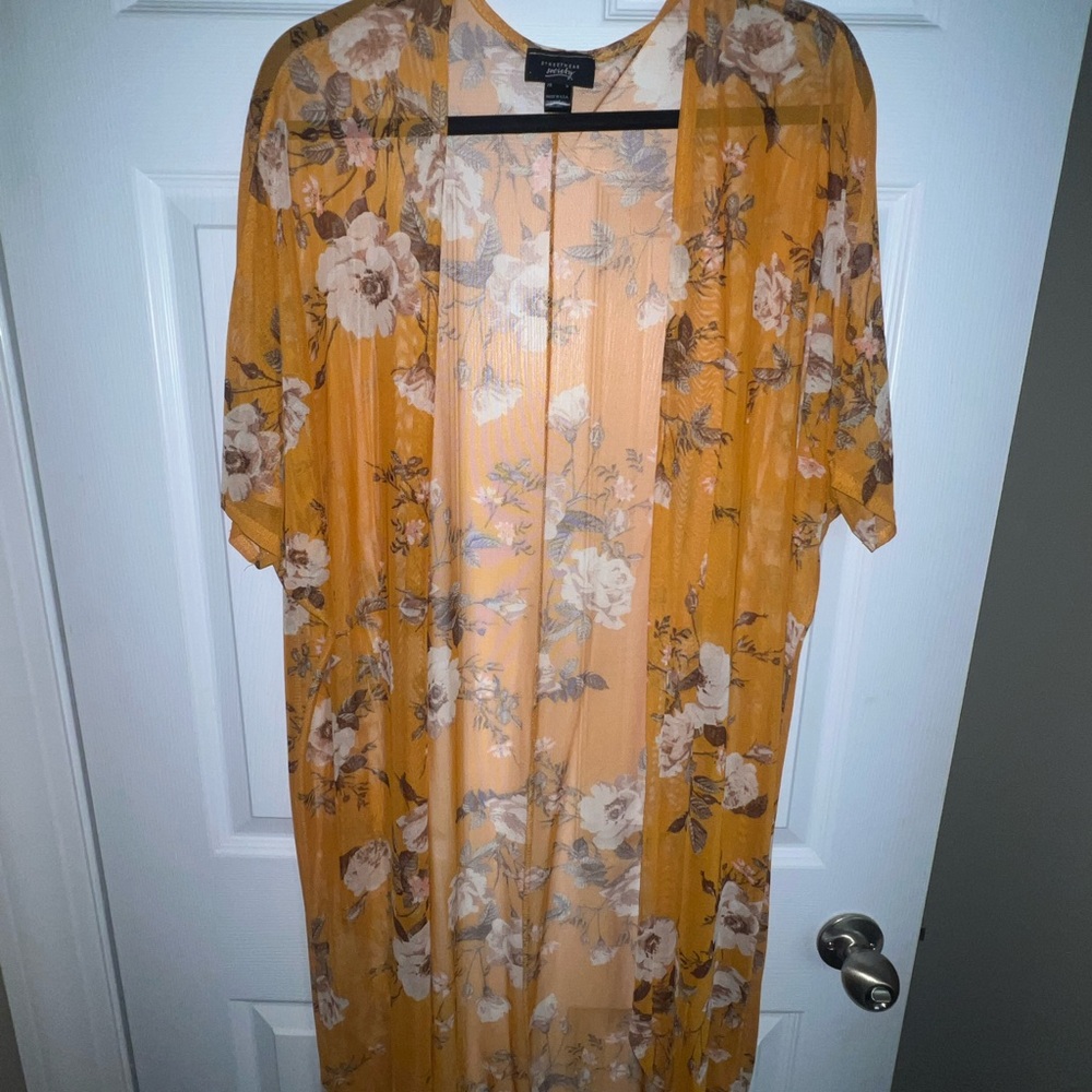 Streetwear Society Sheer Floral Kimono in Gold and Cream